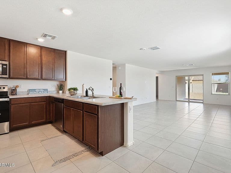 1706 W PIMA Circle photo 3