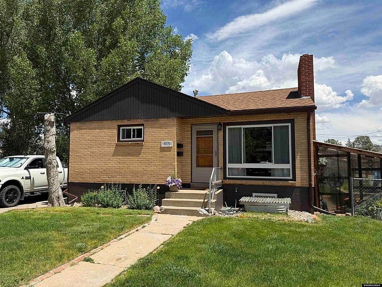 915 8th St photo 2