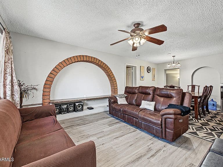 7431 W SHANGRI LA Road photo 3