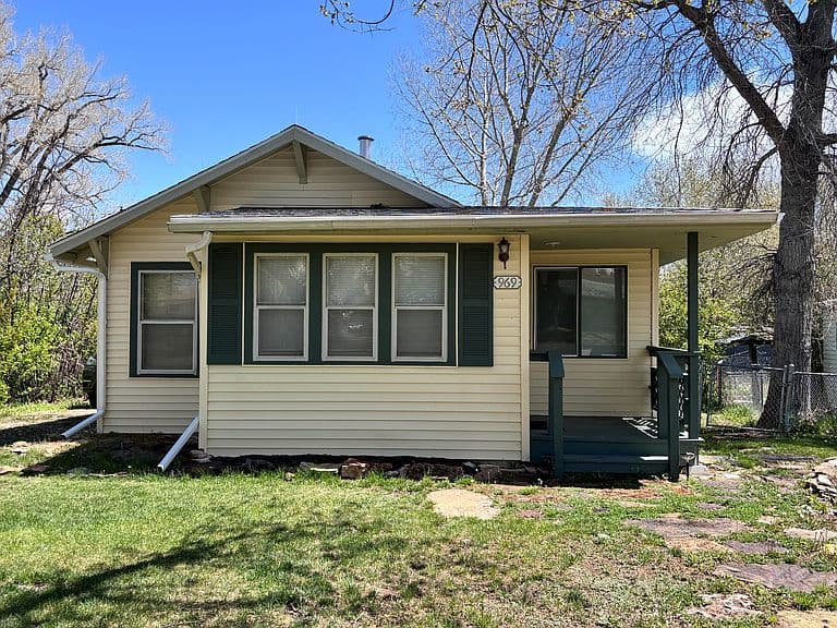 969 N Carrington Ave photo 1