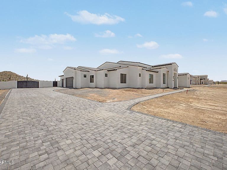 3141 W LIND Road photo 4