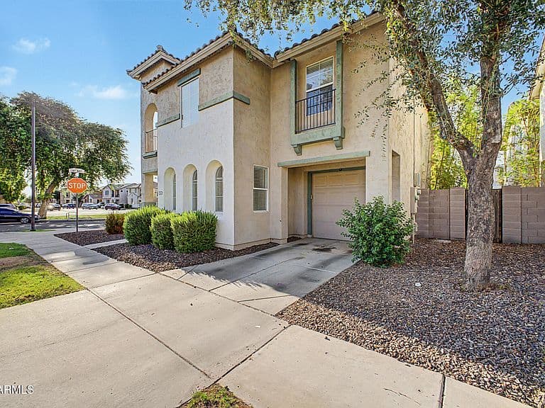 1454 E SHERATON Lane photo 4