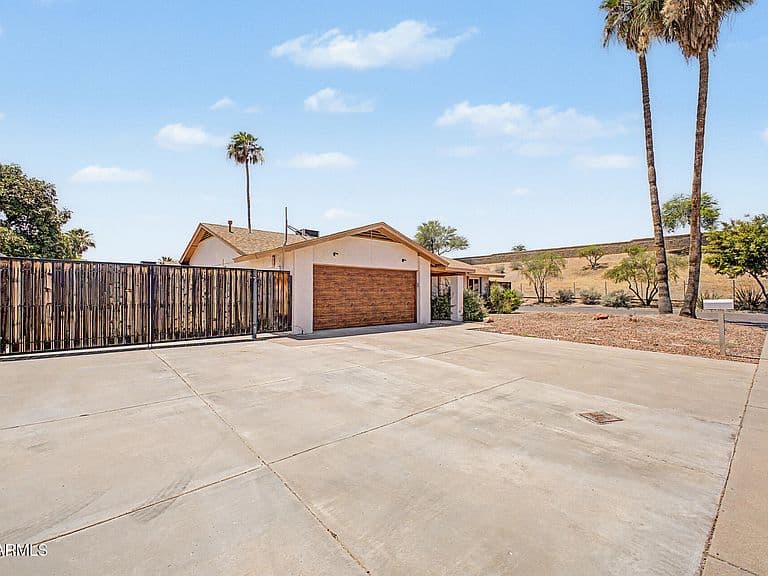 3401 E DAHLIA Drive photo 2
