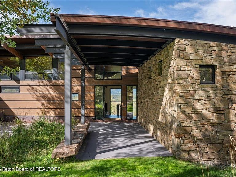 525 Indian Springs Dr photo 2