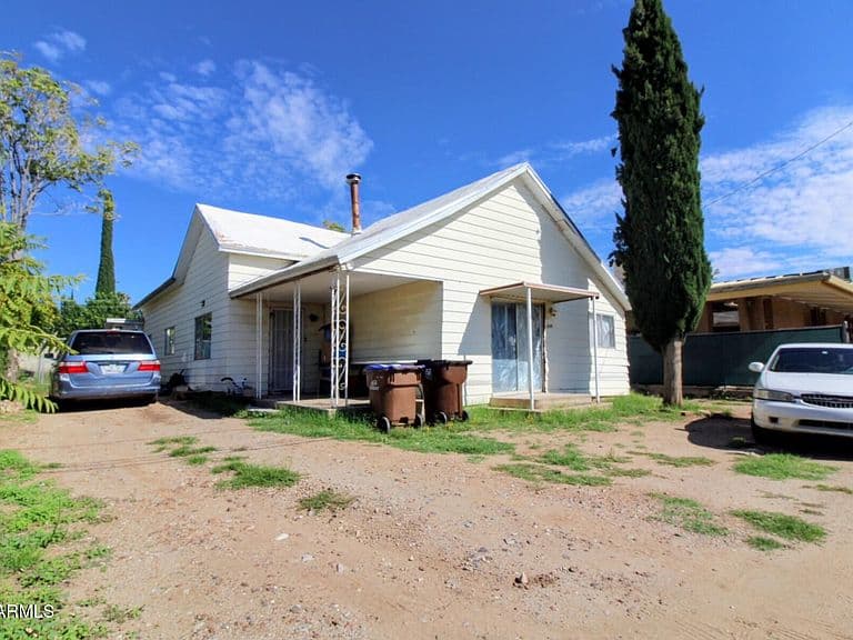349 S DEVEREAUX Street photo 3