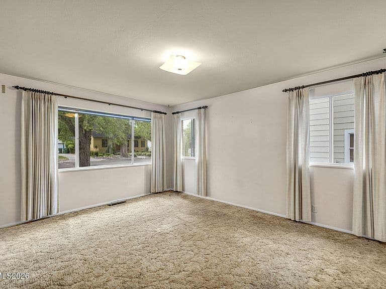 221 S Iris St photo 5