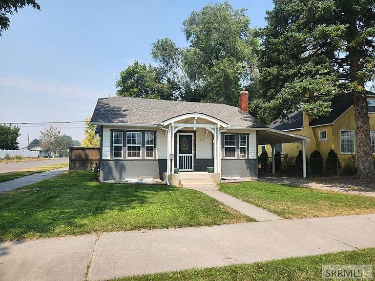 305 4th St photo 1
