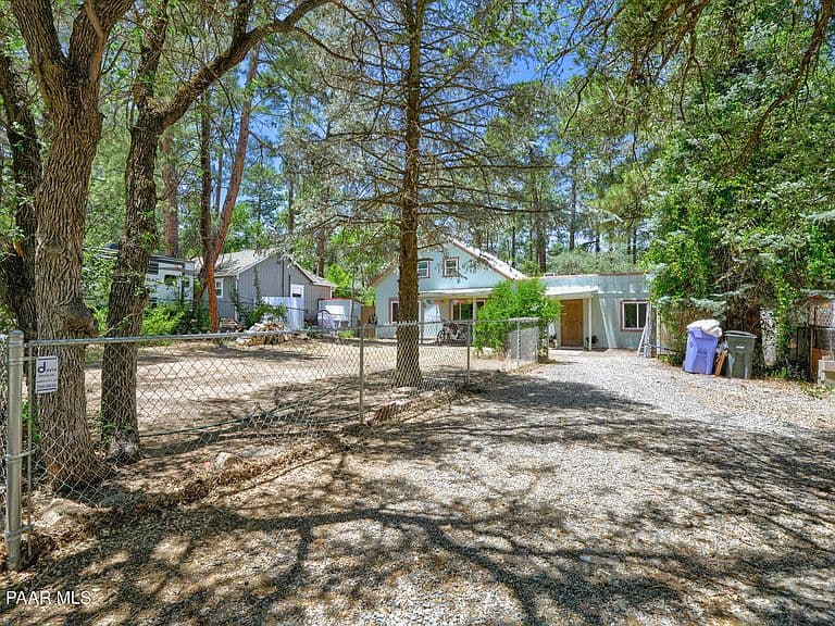 210 Cory Ave photo 3