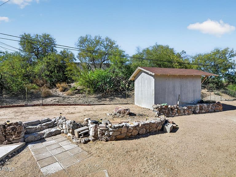 500 N OXBOW Drive photo 3