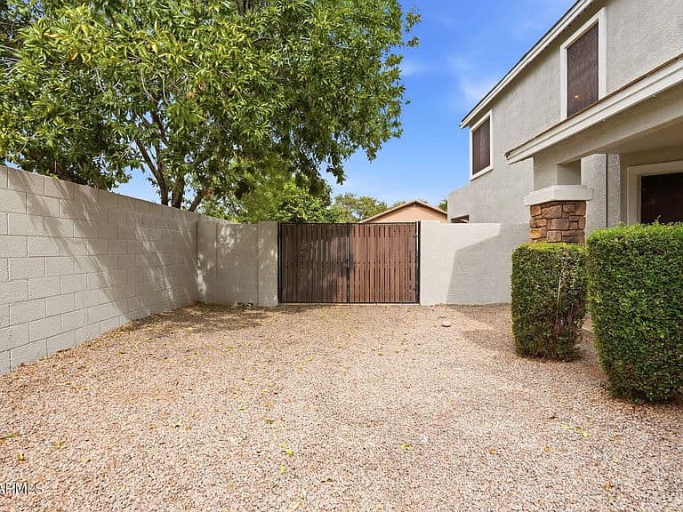 3714 E WASHINGTON Court photo 5