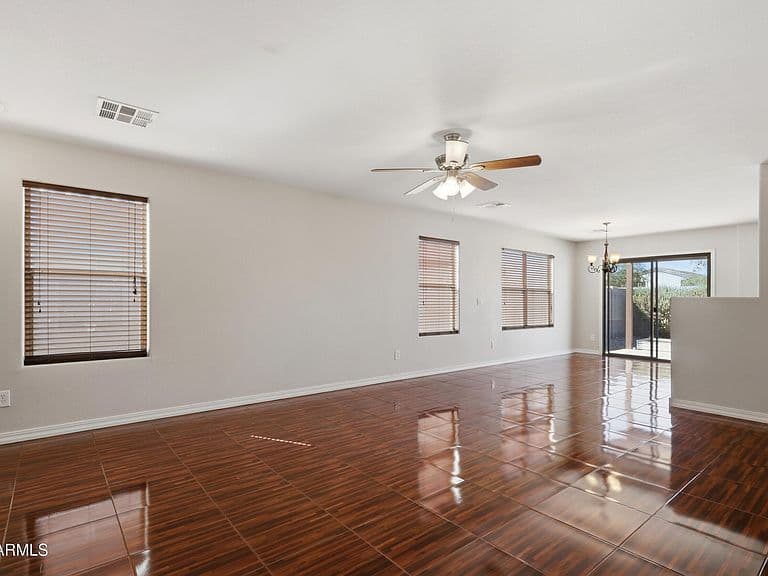 3560 W MESQUITE Avenue photo 5
