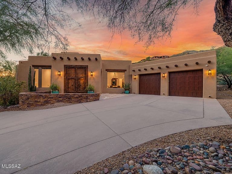 6881 E Desert Wind Ct photo 1