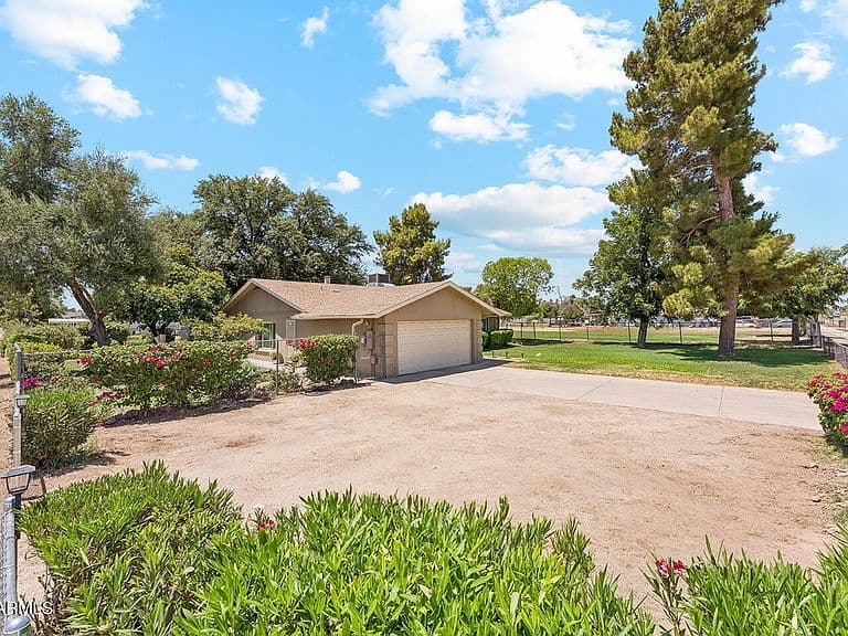 4701 W GREENWAY Road photo 1