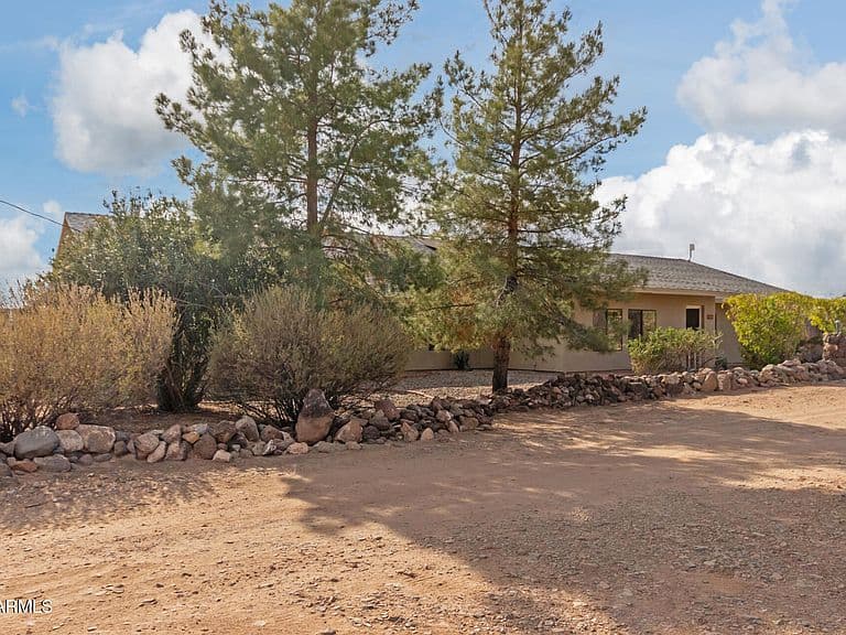313 W SADDLE MOUNTAIN Road photo 4