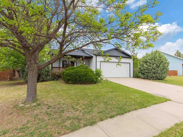 1621 Copperfield Dr photo 2