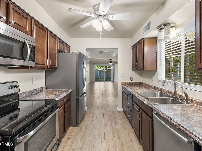 606 E COLGATE Drive photo 3