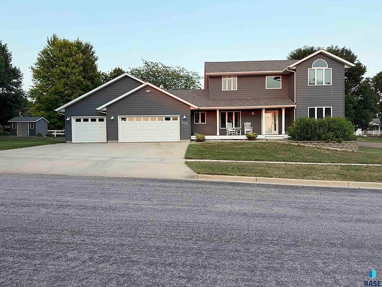 702 Westview Dr photo 1