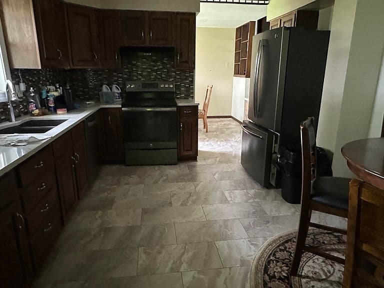 1813 Derian Dr photo 2