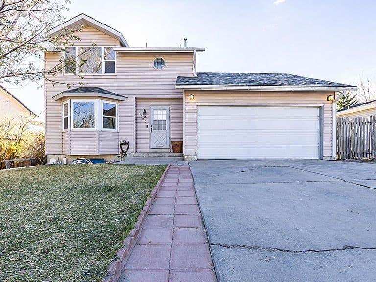 1109 Overland Dr photo 2