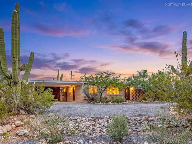 2402 W Wagon Wheel Dr photo 1
