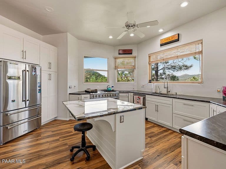 225 Crestwood E photo 5