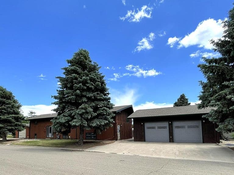 801 Cedar Ave photo 3