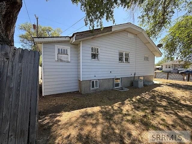340 W Connor St photo 4