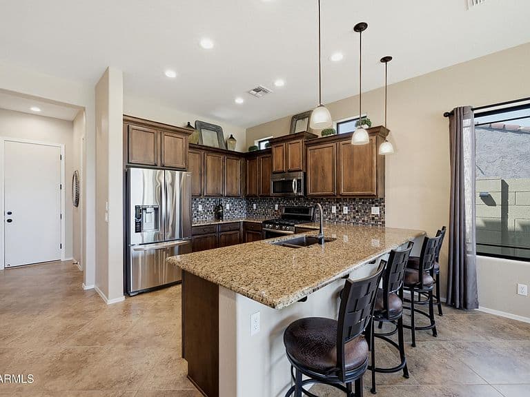 1842 N RED Cliff photo 4