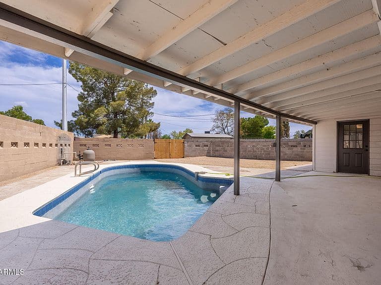 845 N LAS PALMAS Drive photo 5