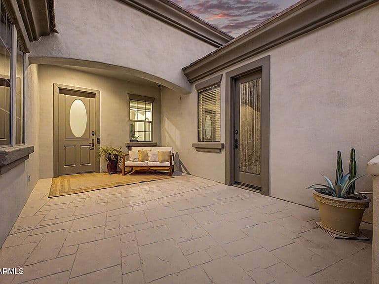 3083 E LINDA Lane photo 3