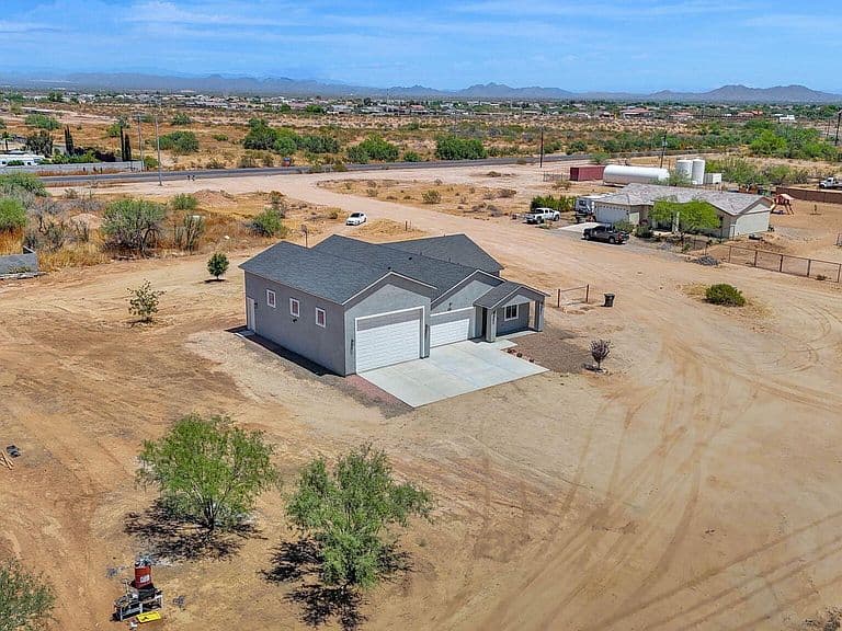 21028 N DENVER HILL Drive photo 4