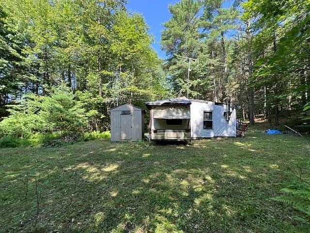 325 Quint Road photo 3