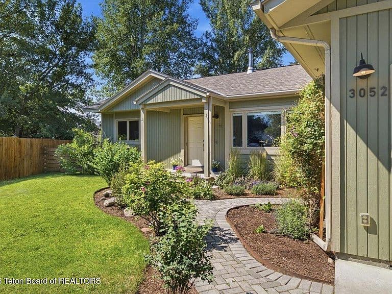 3052 Mountain View Ln photo 2