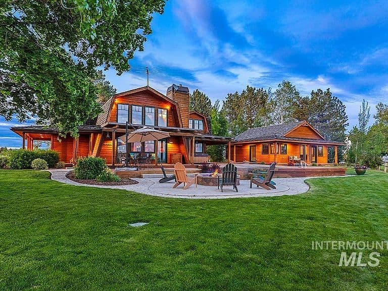 999 N Cow Horse Dr photo 1