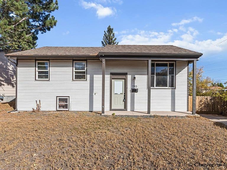 283 Reed Ave photo 1