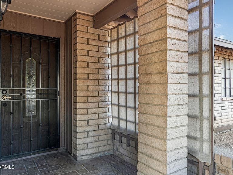 1702 E LIBRA Drive photo 5