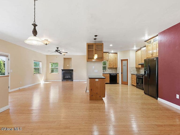 1814 E Young Ave photo 4