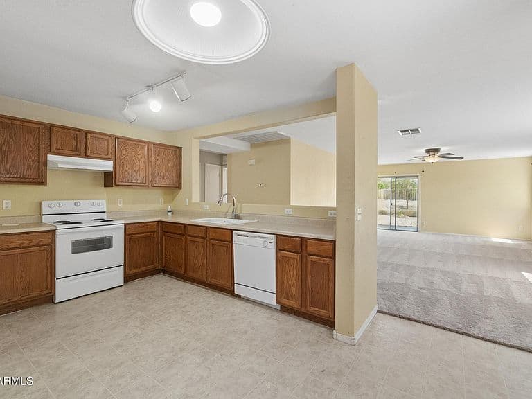 25740 W TWILIGHT Lane photo 2