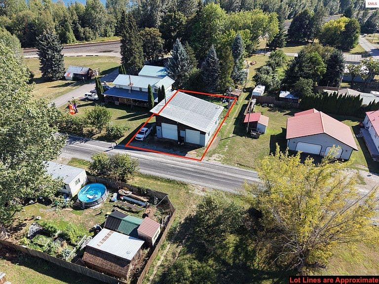 258 3rd St photo 3