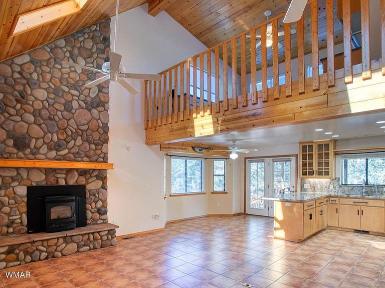 2526 Chiricahua Dr photo 1