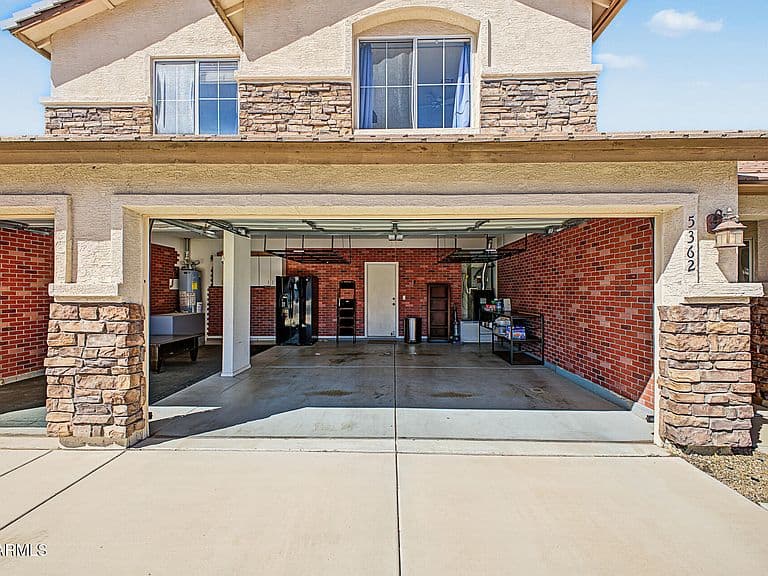 5362 W TOPEKA Drive photo 2