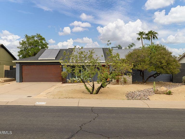 2360 E SAHUARO Drive photo 1