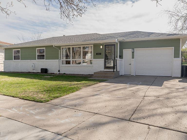 1813 Marian Dr photo 2