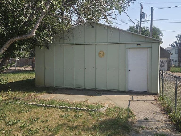 308 W E St photo 2