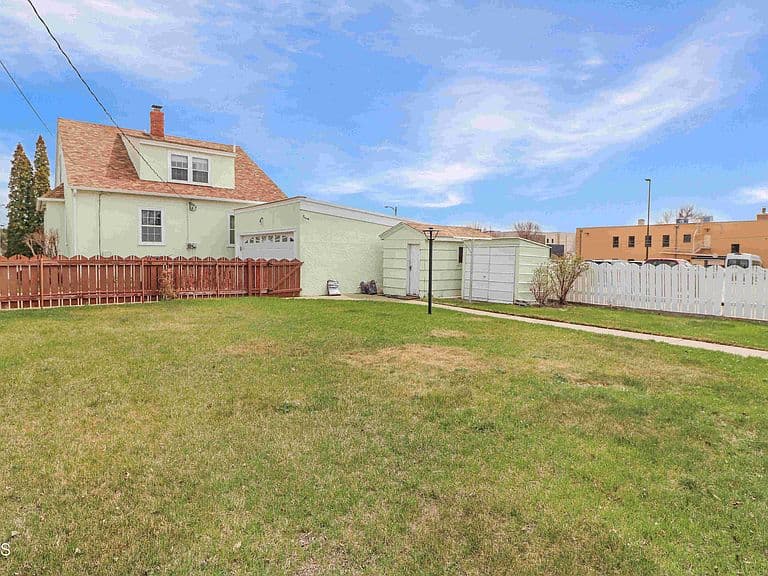 423 2nd Ave E photo 5