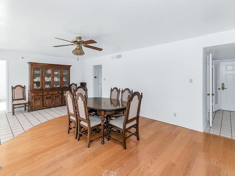 2039 W Windsor Ave photo 4