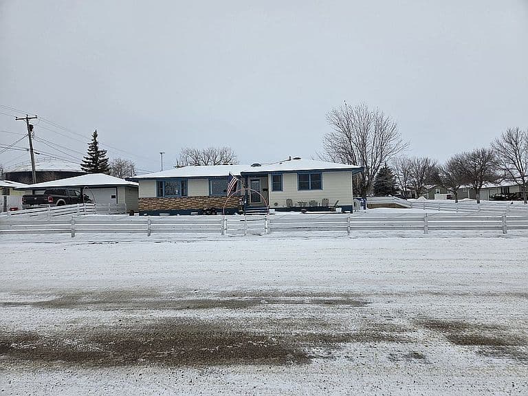 1029 5th Ave N photo 1