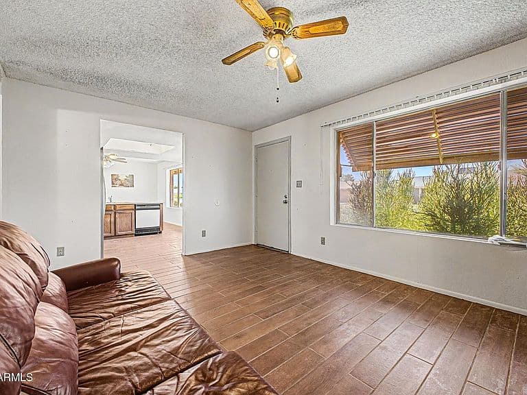 3316 E FLORIAN Avenue photo 5