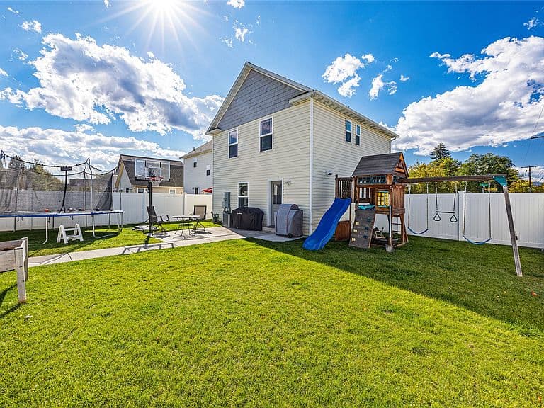 630 Luella Ln photo 3
