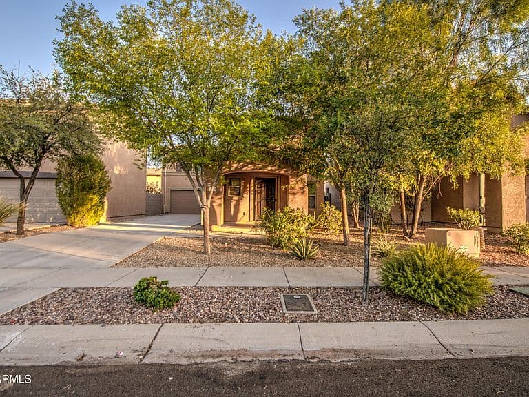 18535 W UDALL Drive photo 4